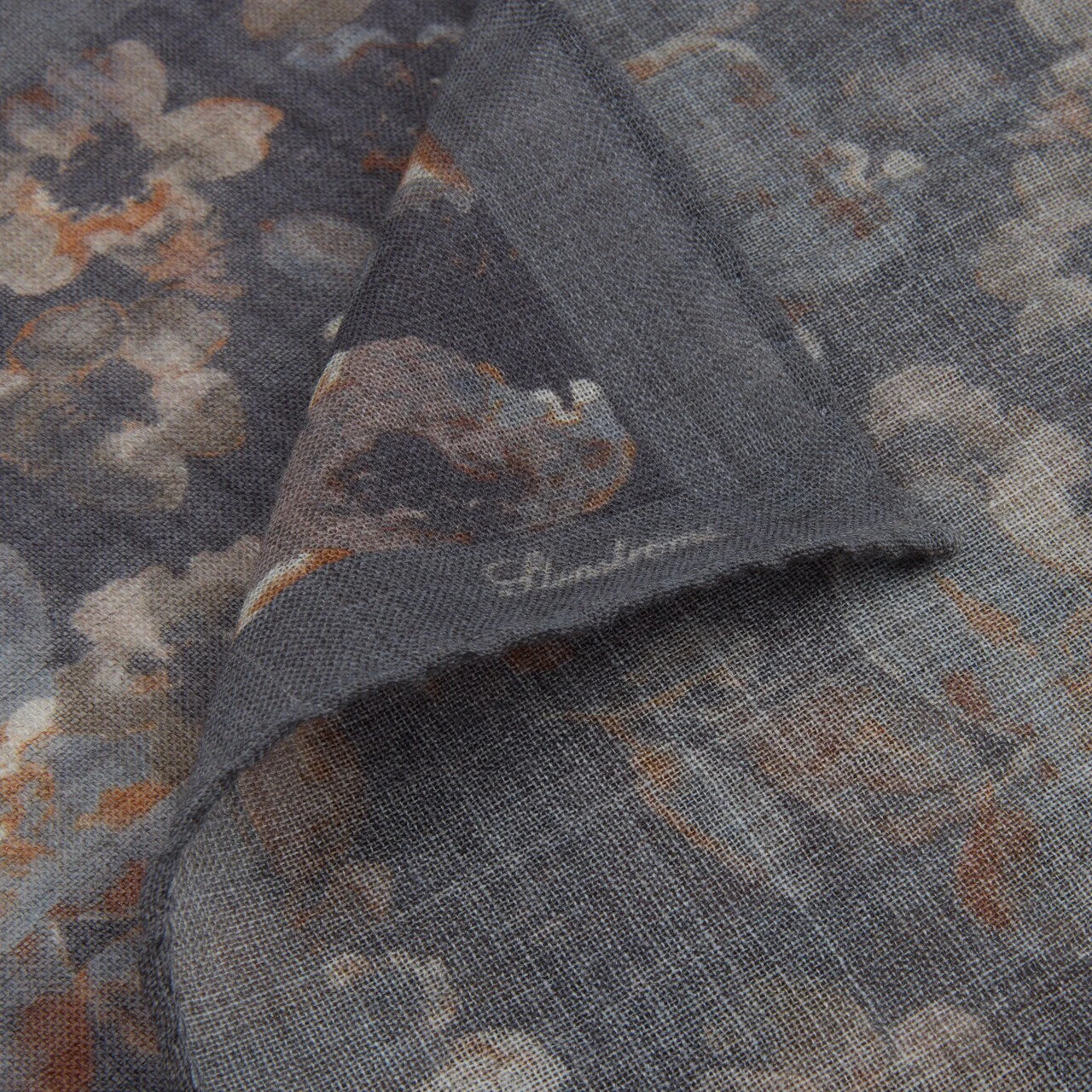 Gray Flower Motif Patterned Wool Hankie - Stenströms 5 Gray Flower Motif Patterned Wool Hankie - Stenströms - Image 3