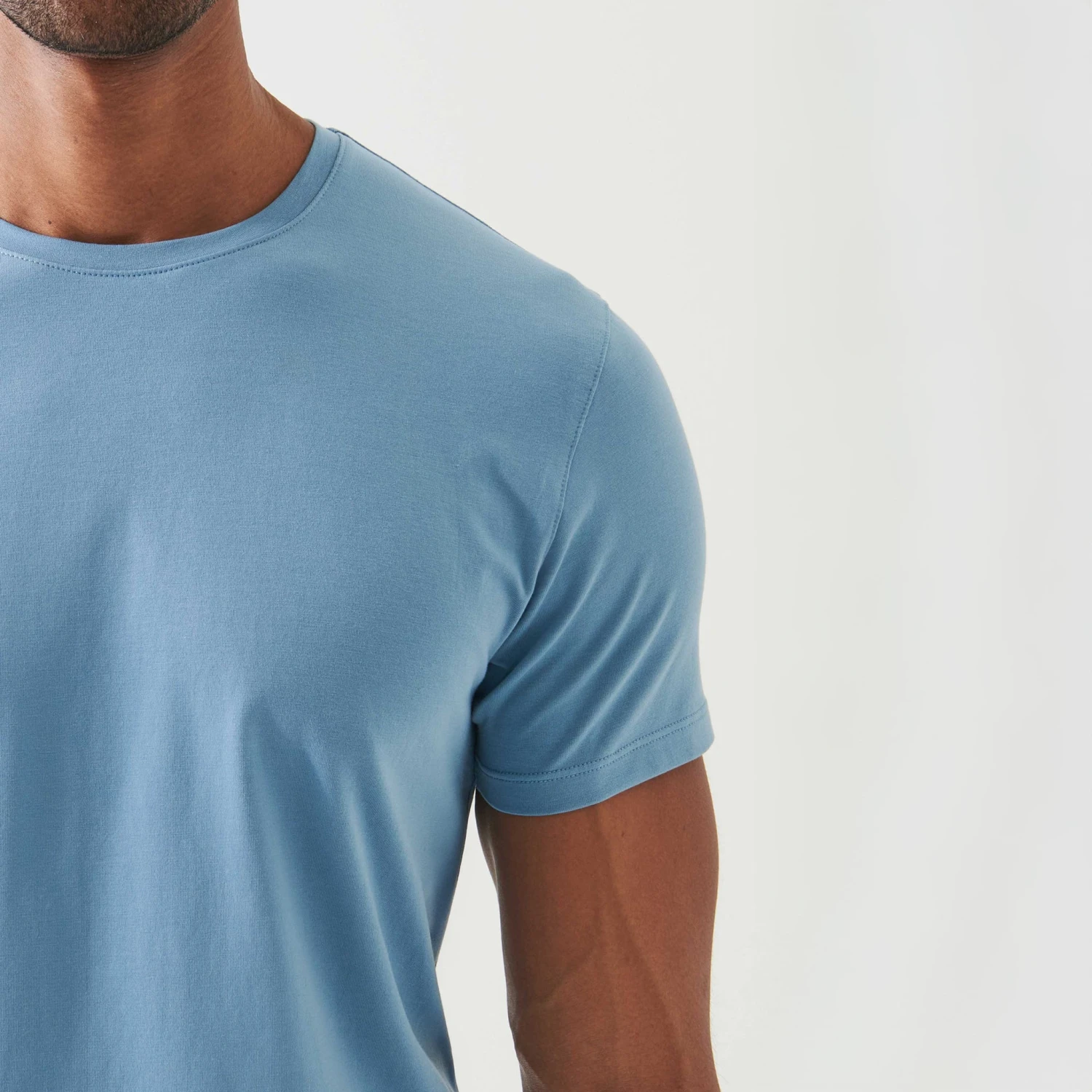 Country Blue Pima Cotton Stretch Iconic T-Shirt - Patrick Assaraf 6 Country Blue Pima Cotton Stretch Iconic T-Shirt - Patrick Assaraf - Image 4